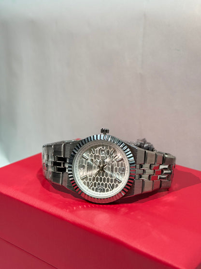 Premium Land Dweller | 40mm | Silver Chain | Black Textured Dial
