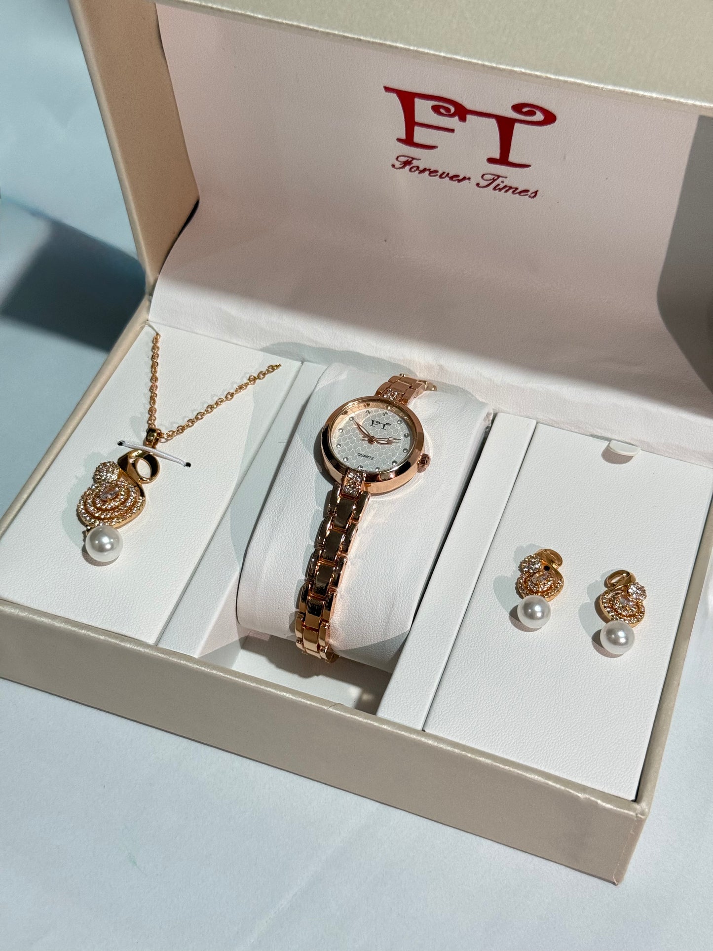 Girls Watch Luxury Gift Set – 3 Pieces Golden