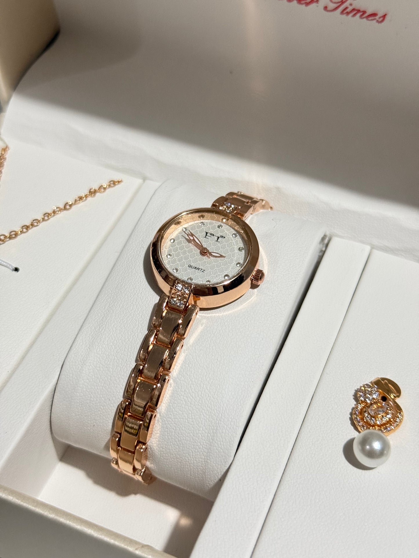 Girls Watch Luxury Gift Set – 3 Pieces Golden