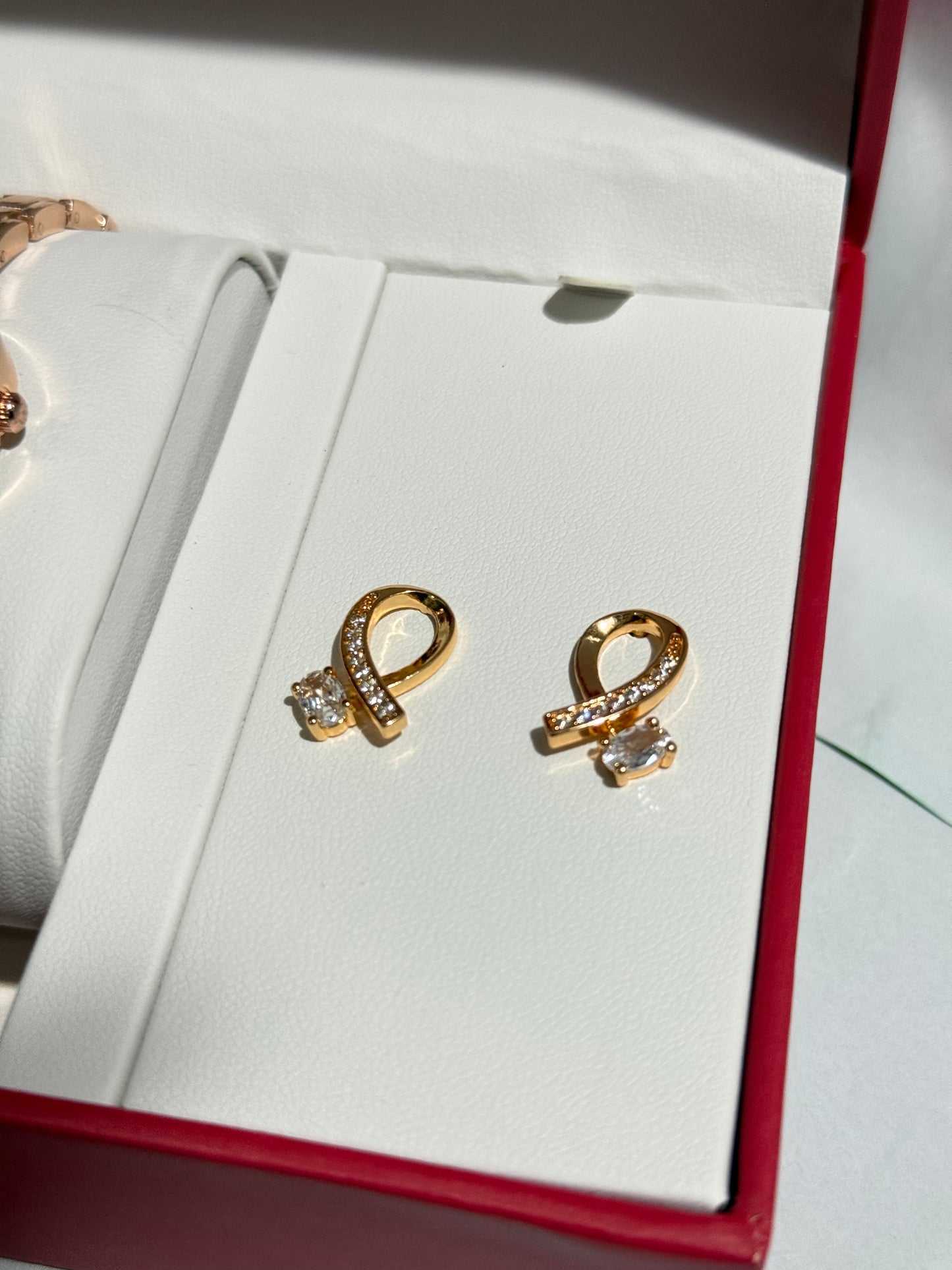 Girls Watch Luxury Gift Set – 3 Pieces Golden 3